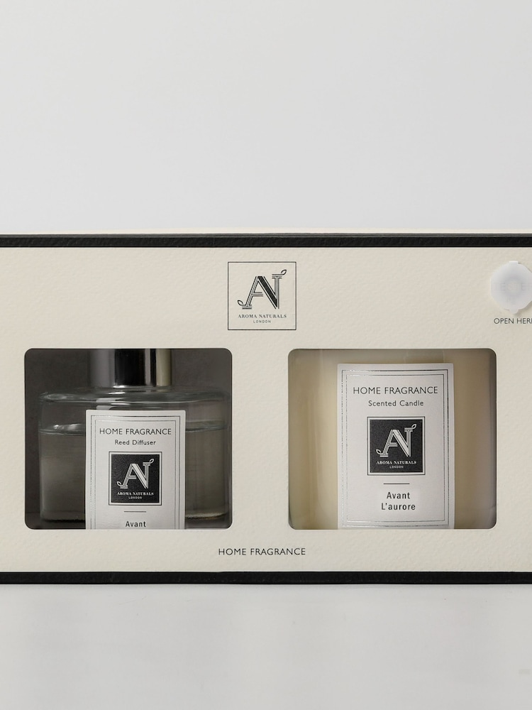 Aroma Naturals Clear Minimalist Luxe Avant L'aurore 3 Wick Candle - Image 3 of 3 Aroma Naturals Clear Minimalist Luxe Avant L'aurore 3 Wick Candle - Image 3 of 3