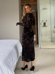 Girl In Mind Remington Flocked Floral Cowl Neck Midi Dress - Imagen 4 de 5