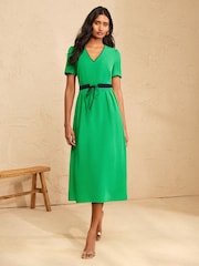 Verde brillante - Vestido Love & Roses de manga corta con detalle de lazo en contraste en la cintura. - Imagen 3 de 4
