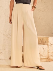 Crema - Love & Roses Crepe Palazzo Trousers - Imagen 1 de 4