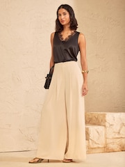 Crema - Love & Roses Crepe Palazzo Trousers - Imagen 3 de 4