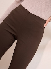 Maro Ciocolată - Friends Like These Stretch Pantaloni slim - Imaginea 2 din 4