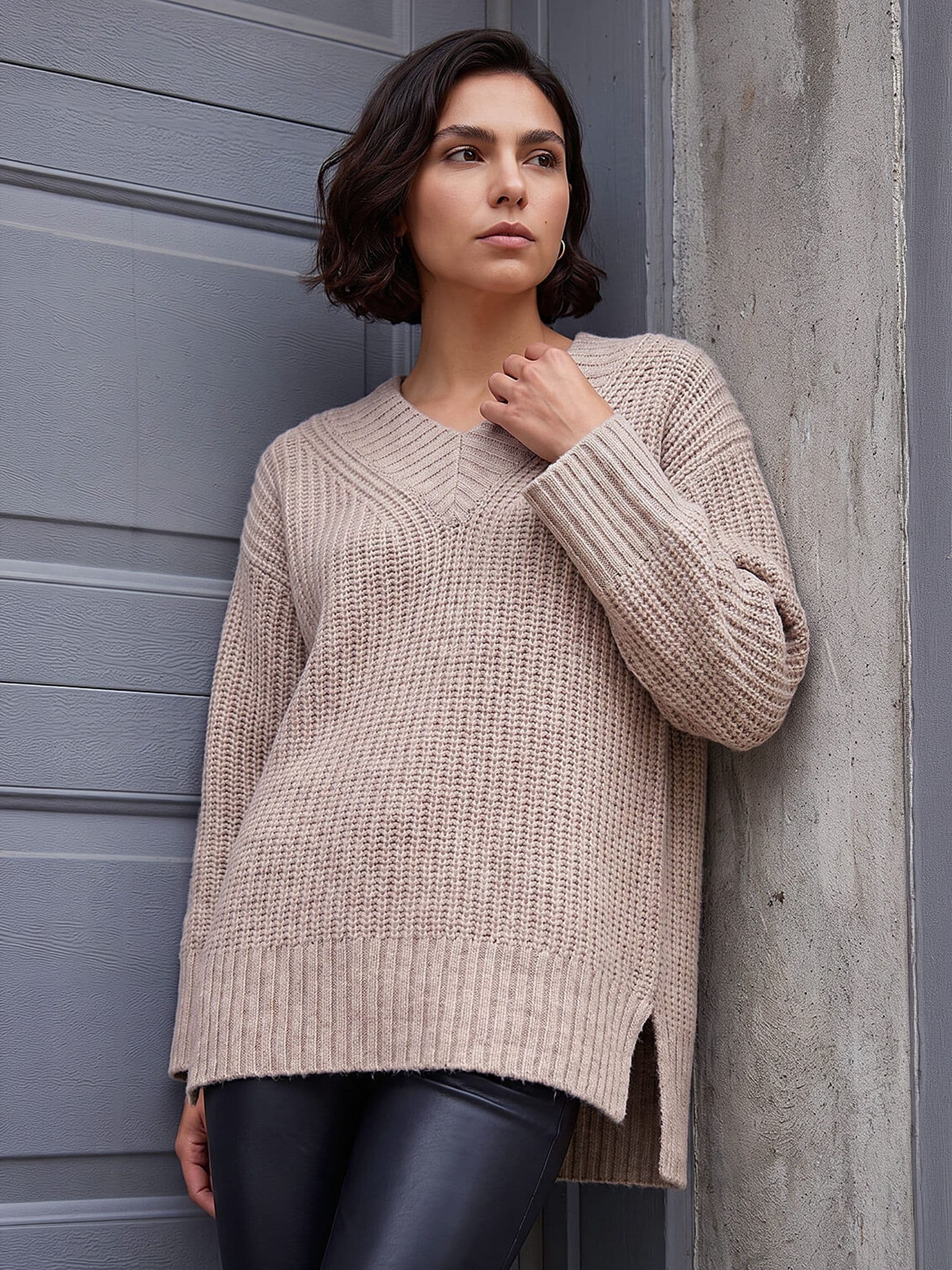 Roman Women's Natural Chunky V-Neck Knit Jumper - Image 1