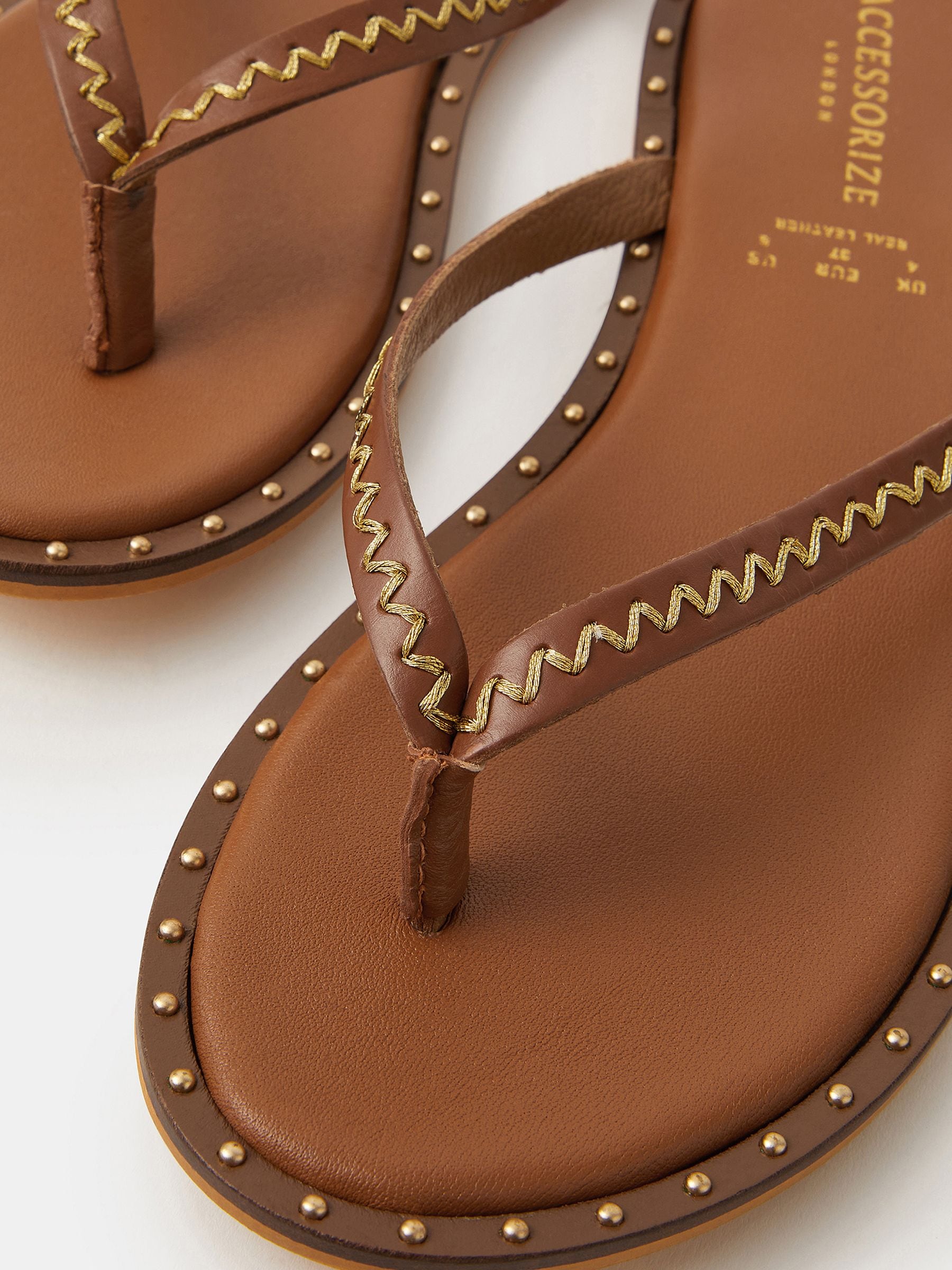 Next：日本 Accessorize ステッチ スタッド レザー サンダル from Next