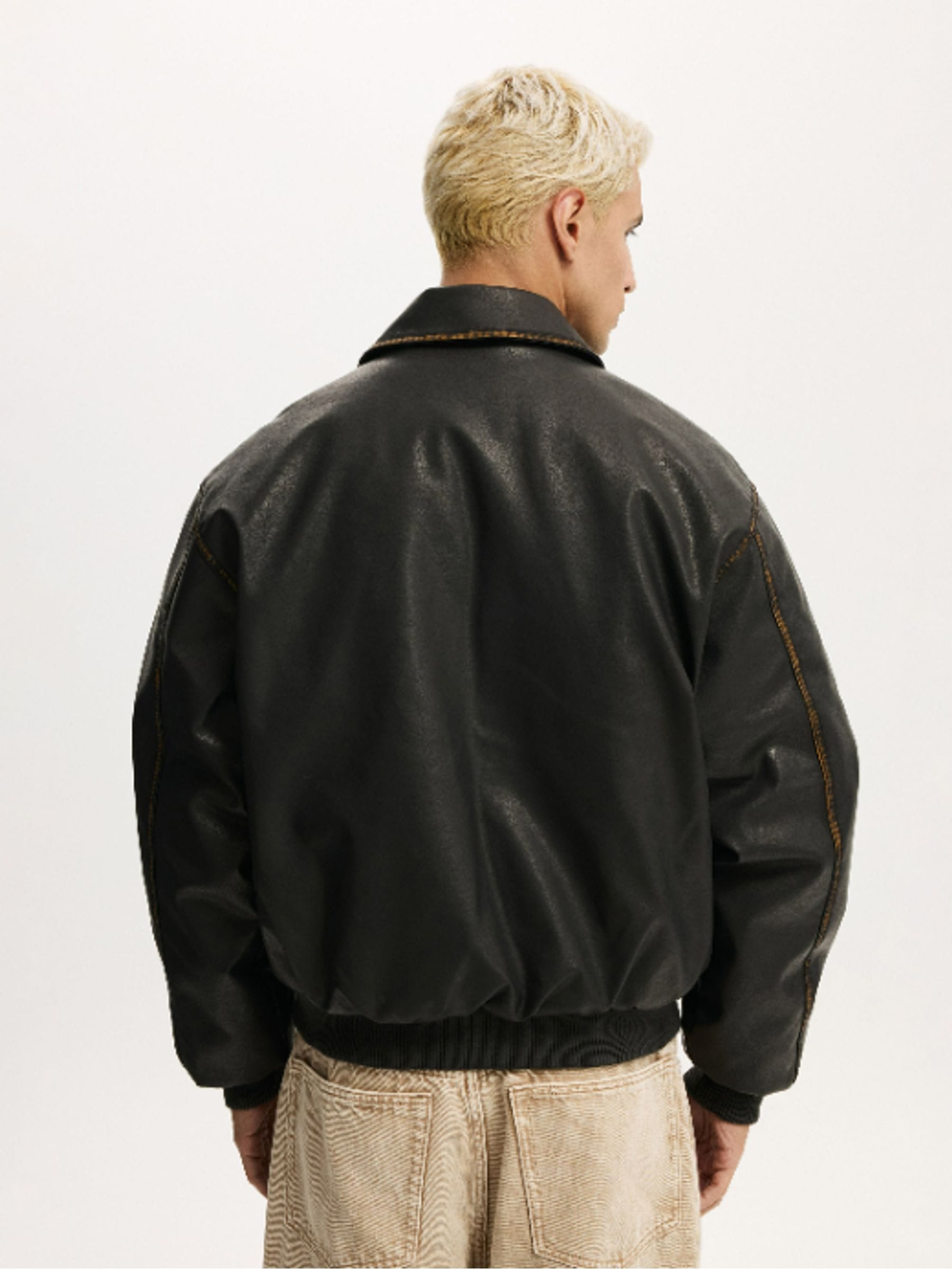Comprar Jaqueta bomber vintage de couro sintético da Cotton On