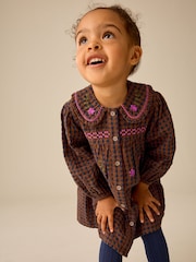 Schokoladenbraun - Kleid mit besticktem, kariertem Kragen (3M.-8J.) - Bild 2 von 8