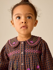 Schokoladenbraun - Kleid mit besticktem, kariertem Kragen (3M.-8J.) - Bild 4 von 8