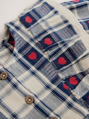 Navy Blue Heart Check - 褶邊領長袖連身裙（3 個月-8 歲） - 圖片 7/8