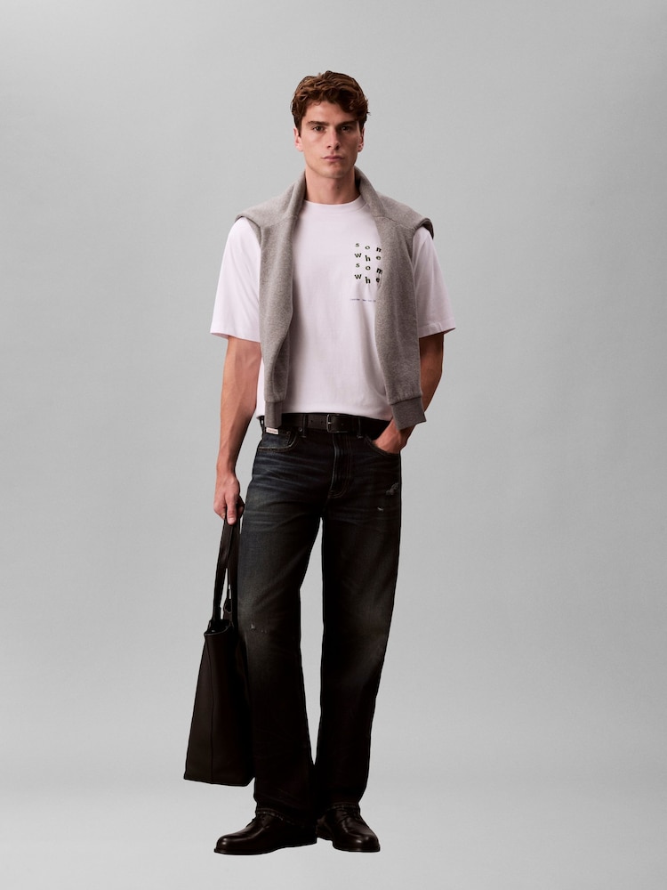 Calvin Klein Somewhere Graphic Relaxed T-Shirt - صورة 1 من 4