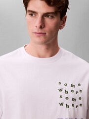 Calvin Klein Somewhere Graphic Relaxed T-Shirt - صورة 3 من 4
