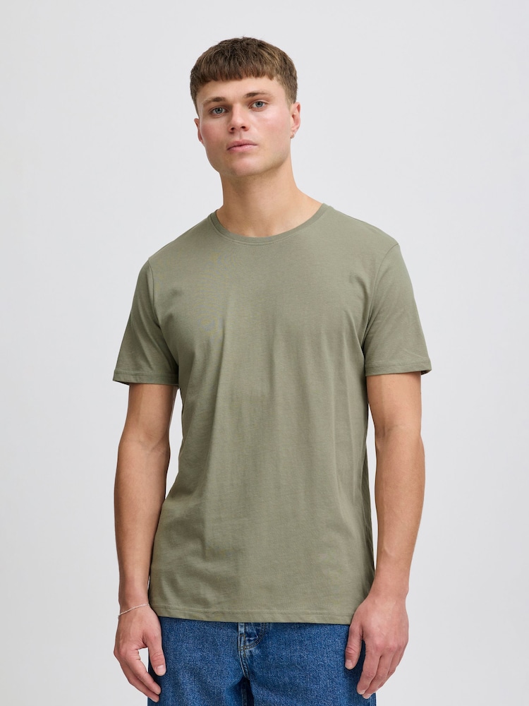 !Solid Green Classic Regular Fit T-Shirt - Image 1 of 5 !Solid Green Classic Regular Fit T-Shirt - Image 1 of 5