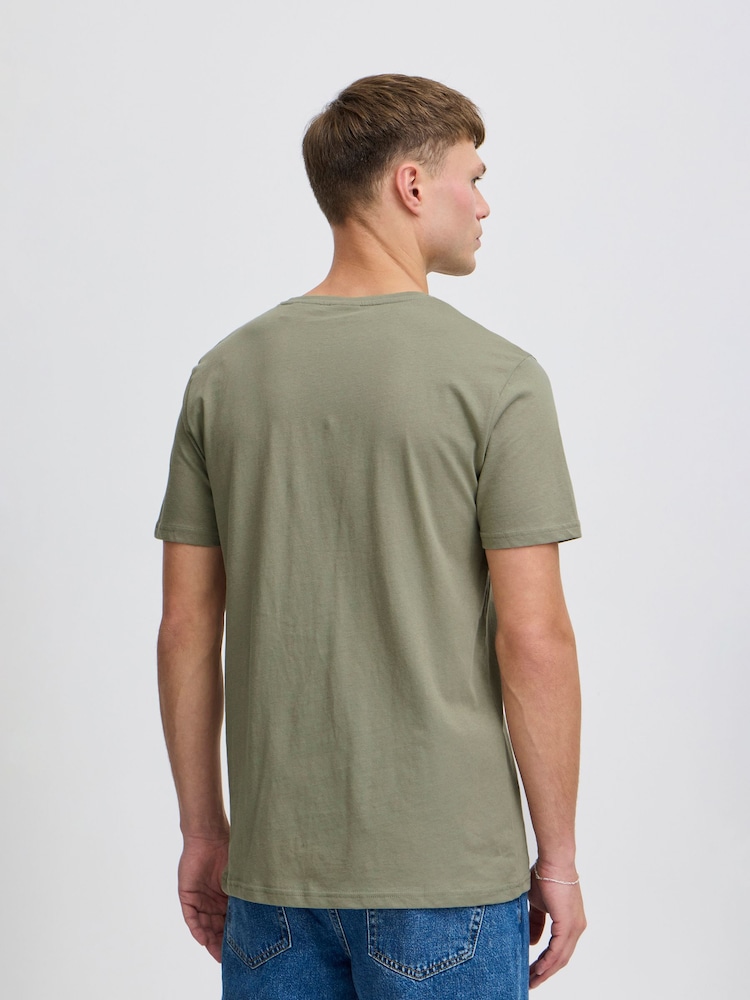 !Solid Green Classic Regular Fit T-Shirt - Image 2 of 5 !Solid Green Classic Regular Fit T-Shirt - Image 2 of 5