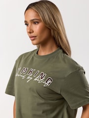 Gym King Powered By Belief Boyfriend T-Shirt - Imagen 4 de 4