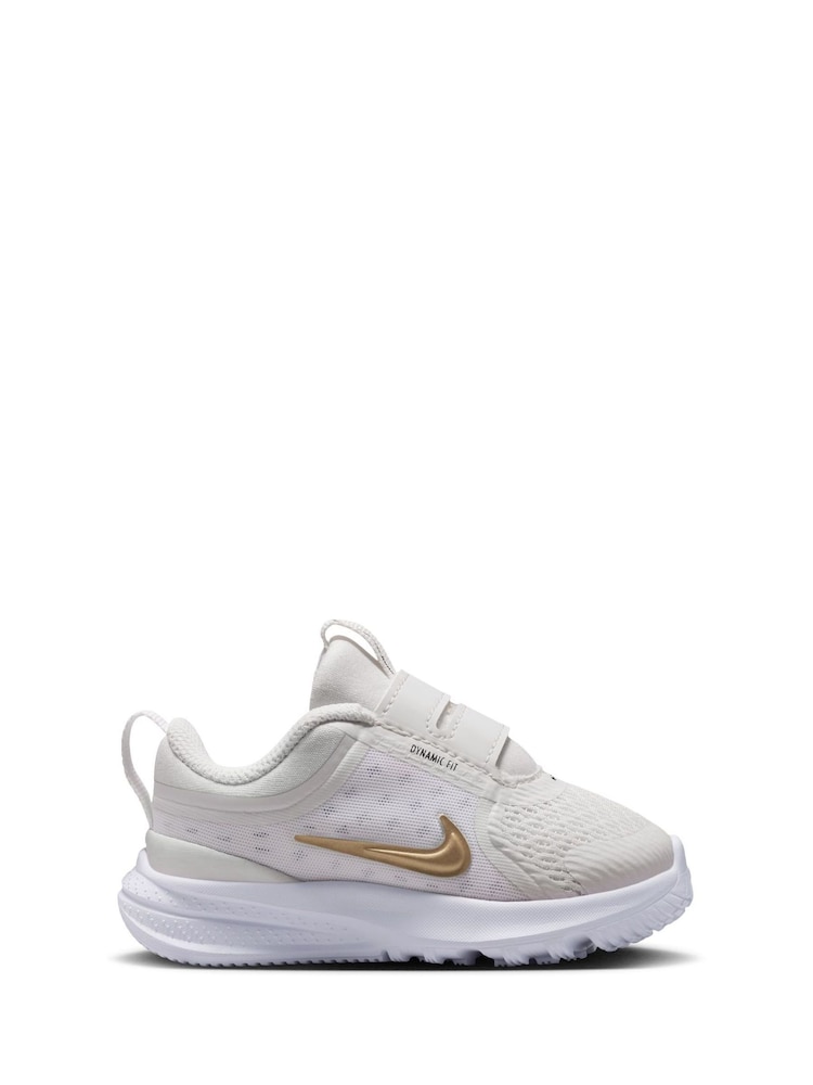 Nike White/Gold Infant Star Runner 5 Trainers - Image 1 of 10 Nike White/Gold Infant Star Runner 5 Trainers - Image 1 of 10