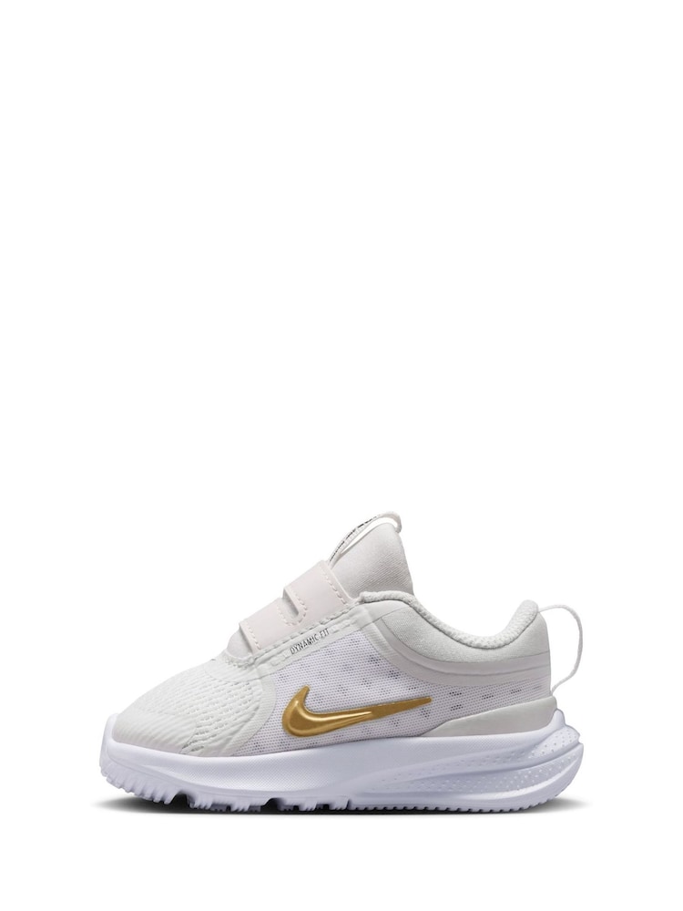 Nike White/Gold Infant Star Runner 5 Trainers - Image 2 of 10