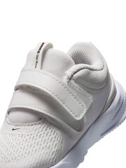 Nike White/Gold Infant Star Runner 5 Trainers - Image 8 of 10