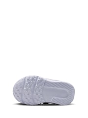 Nike White/Gold Infant Star Runner 5 Trainers - Image 9 of 10