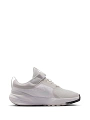 Nike White/Gold Junior Star Runner 5 Trainers - Image 3 of 10
