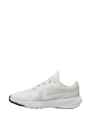 Nike White/Gold Youth Star Runner 5 Trainers - Image 2 of 4