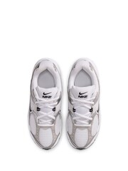 Nike White Youth V5 Runner Trainers - Image 7 of 11