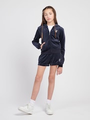 أزرق - شورت مخملي بثنية للبنات من Juicy Couture - صورة 2 من 7