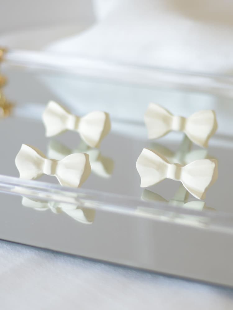 Laura Ashley Set of 2 Aluminum Bow Drawer Knobs - صورة 1 من 4