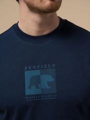 Blau - Penfield Mens Contrast Stripe Bear Graphic T-Shirt - Bild 6 von 6