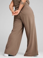 Marrón - Pantalones básicos de chándal de pernera ancha para mujer Wardrobe de Puma - Imagen 2 de 5