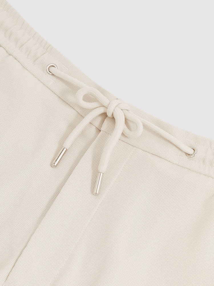 Piedra - Pantalones cortos texturizados con cordón ajustable Newmark de Reiss - Imagen 6 de 6 Piedra - Pantalones cortos texturizados con cordón ajustable Newmark de Reiss - Imagen 6 de 6