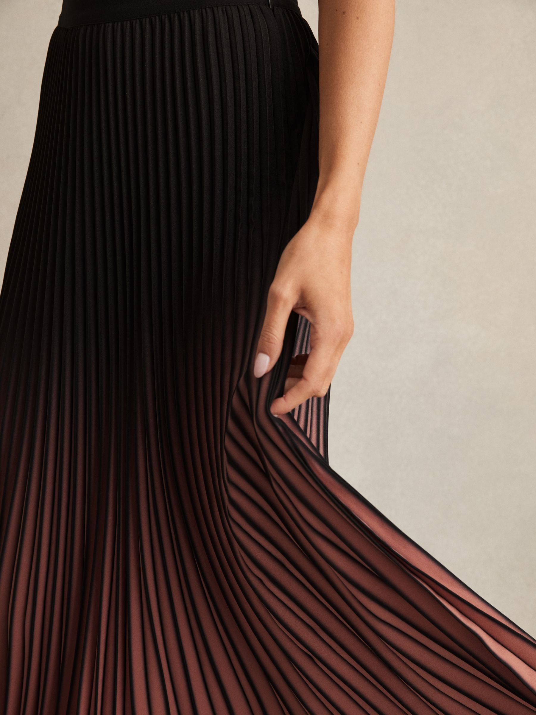 【海外限定】REISSスカート☆Black/Pink Marlie Ombre Pleated M Buy Reiss Black/Pink Marlie Ombré Pleated Midi Skirt from