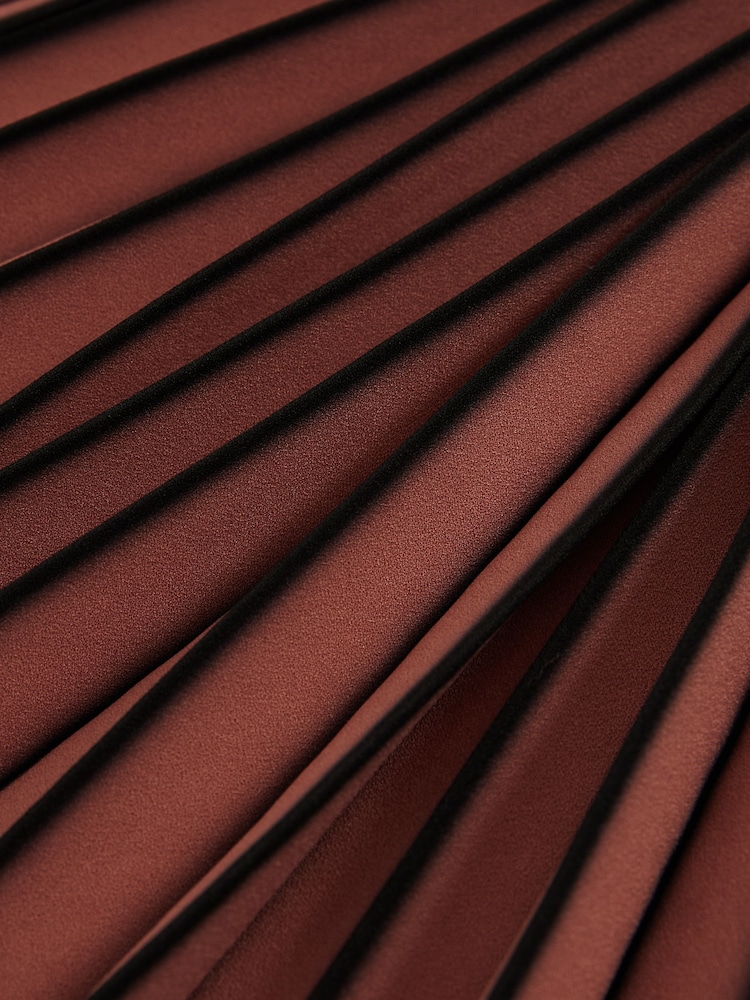 Schwarz und Pink - Reiss Marlie Plissierter Midirock mit Farbverlauf - Bild 6 von 6 Schwarz und Pink - Reiss Marlie Plissierter Midirock mit Farbverlauf - Bild 6 von 6