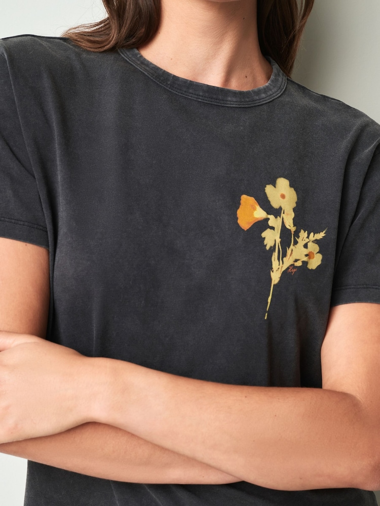 HUGO Black Damacia Ribbon Graphic Print Logo T-Shirt - Image 4 of 4