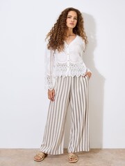 Apricot White Embroidered Daisies Lace Hem Top - Image 2 of 4