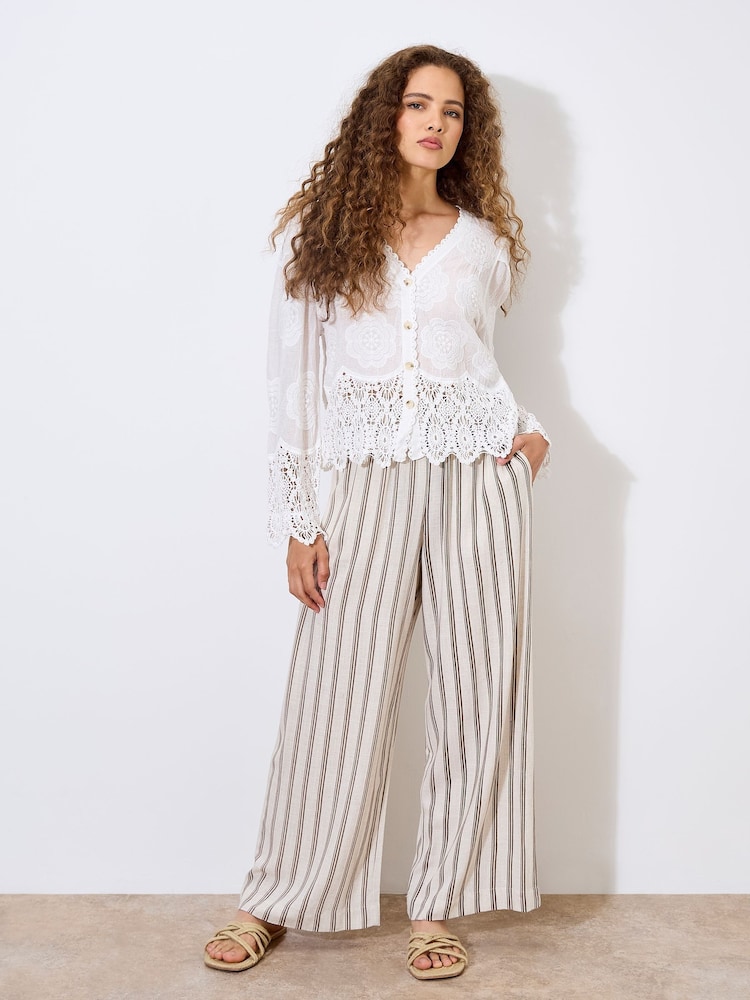 Apricot White Embroidered Daisies Lace Hem Top - Image 2 of 4