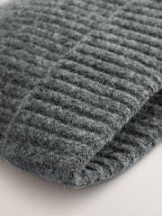 V barvi oglja - Beanie kapa - Slika 2 iz 3