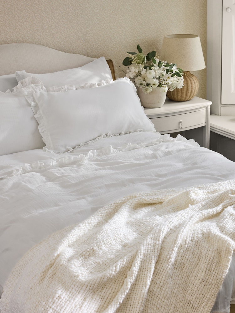 Laura Ashley Angie Ruffle Cotton Gauze Duvet Cover and Pillowcase Set - Larawan 1 ng 5