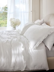 Laura Ashley Angie Ruffle Cotton Gauze Duvet Cover and Pillowcase Set - Larawan 2 ng 5