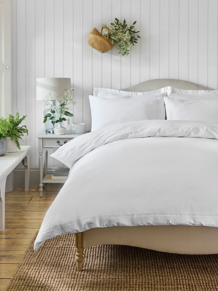 Laura Ashley Maeve Pleat 200 Thread Count Duvet Cover and Pillowcase Set - صورة 1 من 5 Laura Ashley Maeve Pleat 200 Thread Count Duvet Cover and Pillowcase Set - صورة 1 من 5