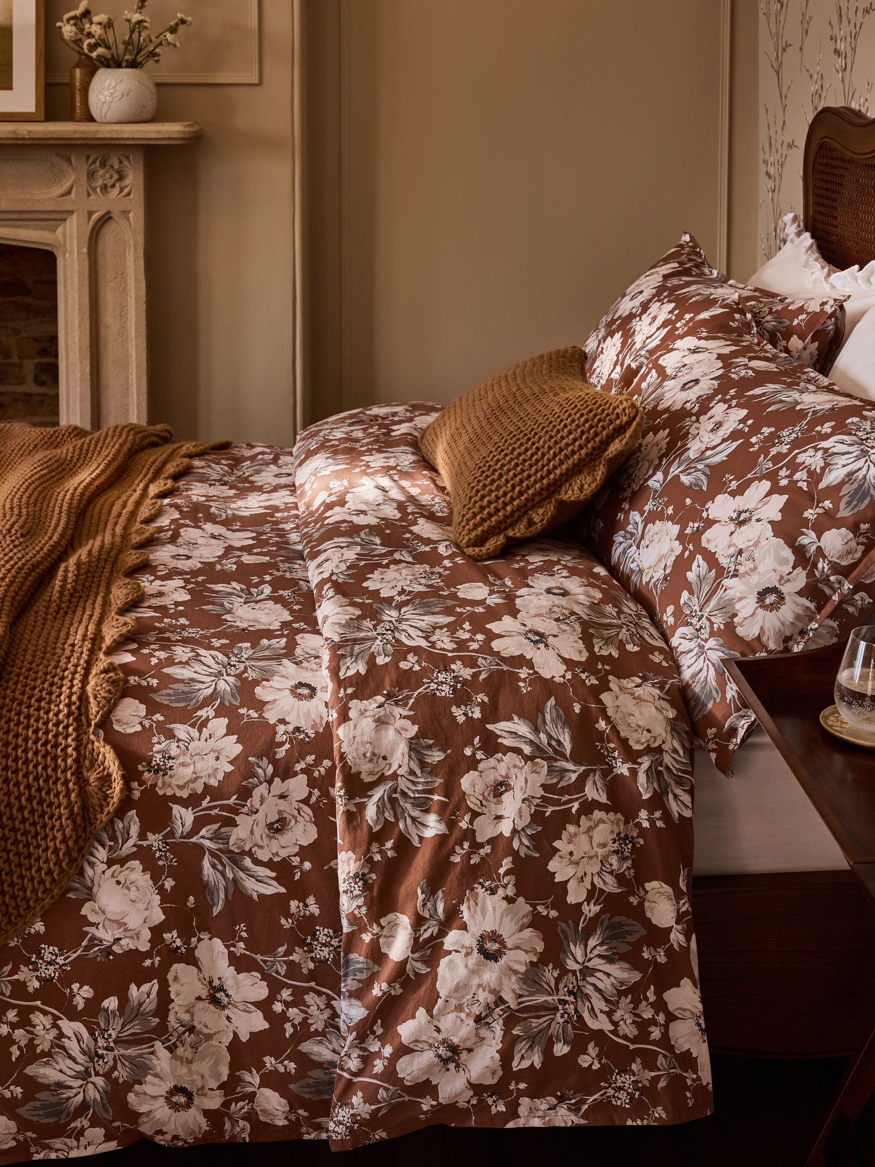 Laura Ashley Set Copripiumino Matrimoniale Floreale - Cotone 100% Reversibile Con Federa, Stile Walled Garden Marrone, Adatto A Tutte Le Stagioni