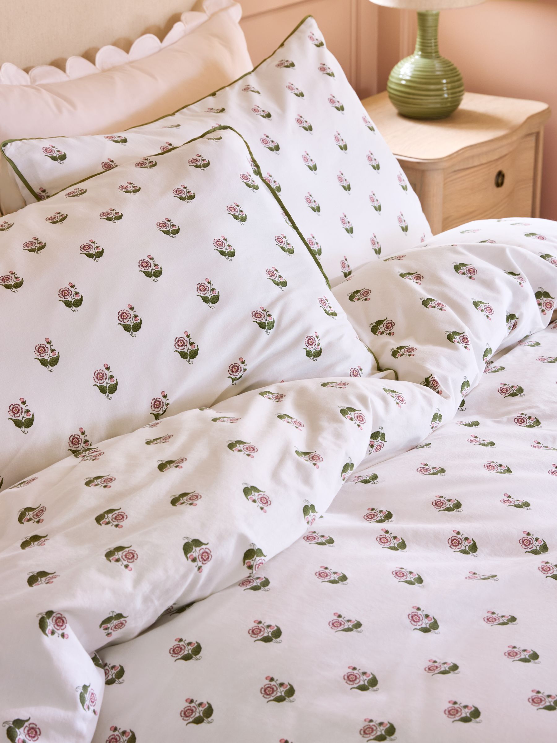 Next：日本 Laura Ashley Beauchamp フローラル コットン 100