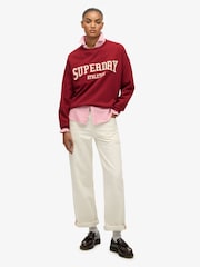 rdeča - Superdry Athletic Essentials sproščen pulover z našitkom - Slika 2 iz 6