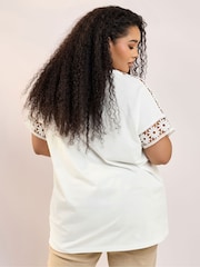 Blanco - Yours Curve Boxy Crochet Insert 100% Cotton T-Shirt - Imagen 3 de 4
