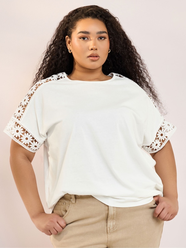 Blanco - Yours Curve Boxy Crochet Insert 100% Cotton T-Shirt - Imagen 4 de 4 Blanco - Yours Curve Boxy Crochet Insert 100% Cotton T-Shirt - Imagen 4 de 4