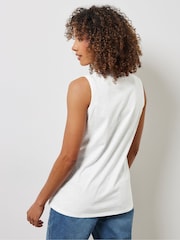 أبيض - Sleeveless 100% Cotton Henley Vest - صورة 3 من 5