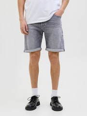 Gris - Pantalones cortos de corte estándar de denim de Jack & Jones - Imagen 1 de 4