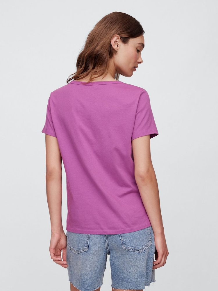 Camiseta de manga corta con cuello en V Favoritos de Gap - Imagen 2 de 5 Camiseta de manga corta con cuello en V Favoritos de Gap - Imagen 2 de 5