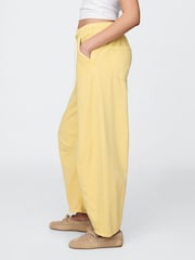 Gap Yellow Mid Rise UltraSoft Easy Horseshoe Jeans - Image 3 of 5
