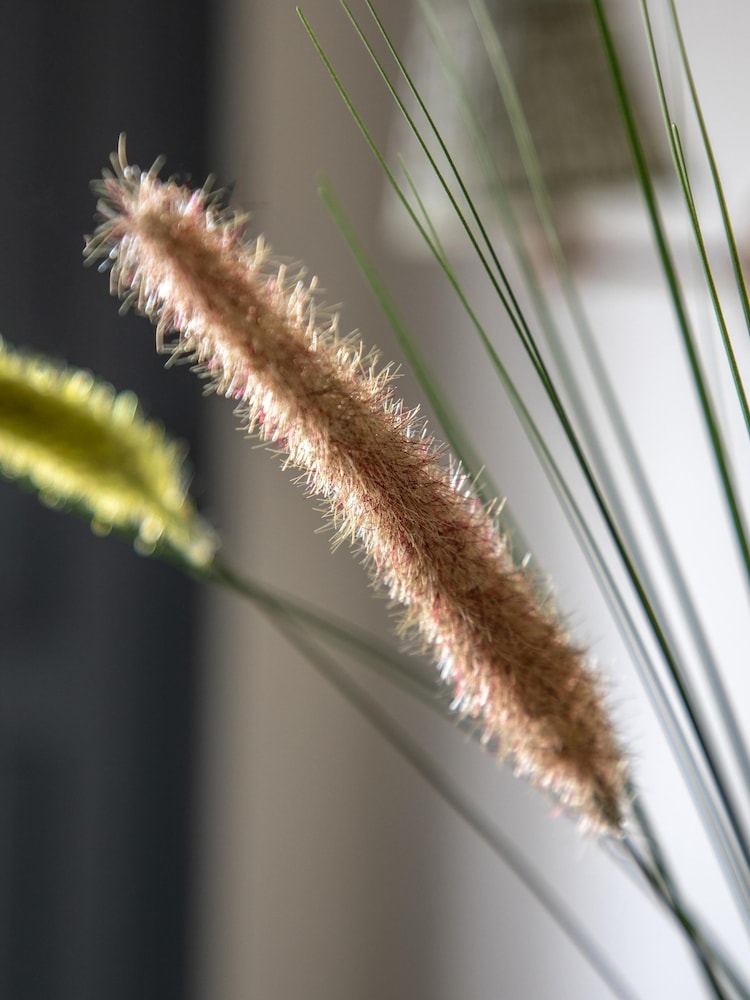 Gallery Home 12 Pack Natural Faux Grass with Seed Heads - Image 4 of 4