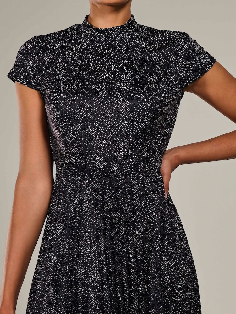 Negru crom - Jolie Moi Jersey Mâneci scurte Plisat Midi Rochie - Image 3 of 6