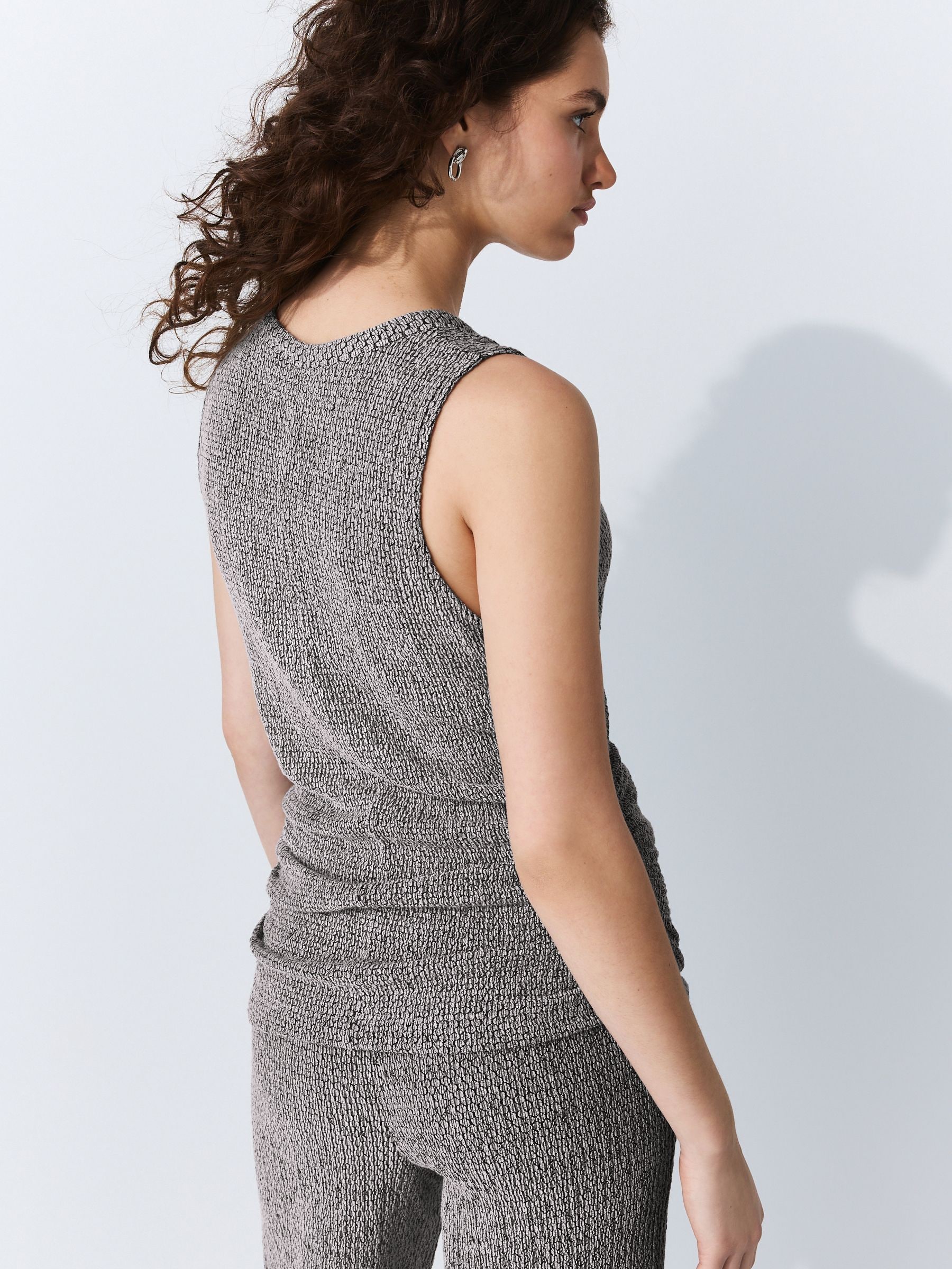 トップス Apartment Three V-neck Sweatshirt 通販オンラインサイト 23SS Apartment Three V-neck Sweatshirt 2
